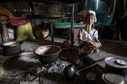 Inele de pe gâtul feminin al vieții și obiceiurilor din Karen - scisne din Birmania
