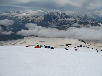 Pe scurt despre cum să urci în mod corect și în siguranță pe Elbrus, alpinist