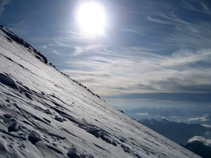 Pe scurt despre cum să urci în mod corect și în siguranță pe Elbrus, alpinist