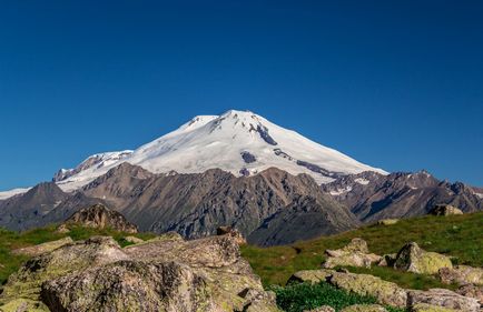 Pe scurt despre cum să urci în mod corect și în siguranță pe Elbrus, alpinist