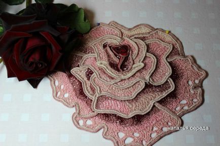 Trandafir frumos, cu un cordon omidă - crochet modnoe vyazanie
