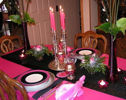Красива сервіровка домашнього святкового столу, затишок і тепло мого будинку