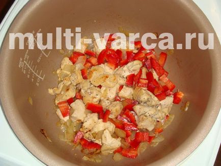 Курка з арахісом, болгарським перцем в соєвому соусі в мультиварці