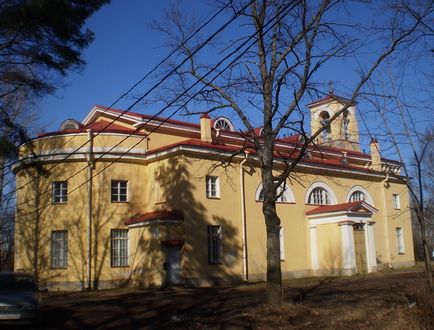 Ломоносов які пам'ятки подивитися в місті (фото, опис, адреси)