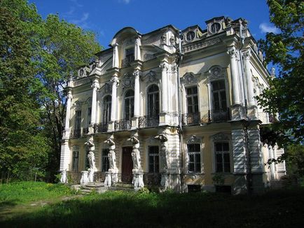 Ломоносов які пам'ятки подивитися в місті (фото, опис, адреси)