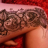 Mehendi pe picioarele valorii modelelor, cum să atragă și cât de mult să păstreze desenul henna (foto și video)