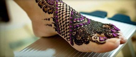 Mehendi lábukon fontosságát minták, hogyan kell felhívni, és mennyi derzhitsja henna (fotó és videó)
