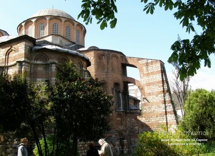 Manastirea corului (muzeul este maro), cetatea articolelor Rumeli Hissary