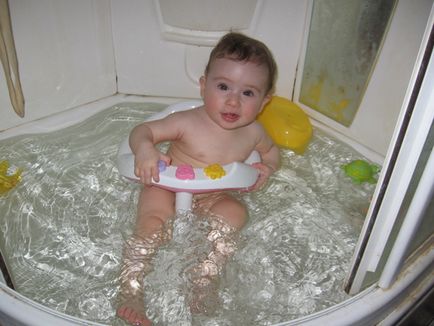Чи можна купати дитину в душовій кабінці основні рекомендації