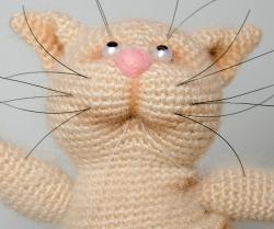 Atașarea fiabilă a musturilor la jucăriile tricotate