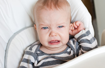 Неприємний запах з вуха у дитини - причини виникнення у немовлят і підлітків