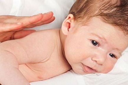 Новонароджений гикає уві сні, новонароджена дитина