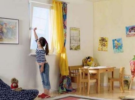 Furnizarea de siguranță pentru copii în diferite părți ale apartamentului sau casei