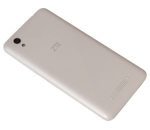 Revizuirea Android-smartphone zte blade x3 drăguț 