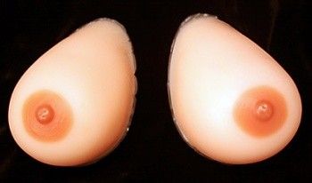 Revizuirea protezelor de sân, magazin pentru travestiți și vânzări încrucișate cu livrare anonimă