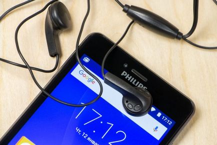 Преглед на смартфони Philips s326 добър държавни служители с инфрачервен порт