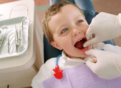Parodontoza (boala gingiilor) la copii, semne, simptome și tratament pentru copii