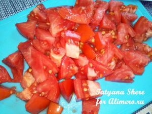 Паста з цибулею і помідорами