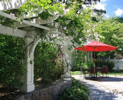 Pergola napellenzők szép design egy vidéki házban, vagy villa a fényképet (napellenzők) Pergola napellenzők szép design egy vidéki házban, vagy villa a fotó