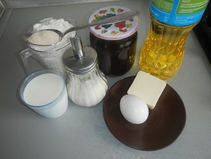 Dulciuri de drojdie cu gem de umplutură - cum se fac gogoși pe drojdie uscată și lapte,