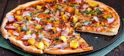 Pizza cu ananas