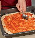 Pizza sonkával és sajttal, egy lépésről lépésre recept fotók (receptek) Pizza sonkával és sajttal, a lépésről lépésre recept fotók