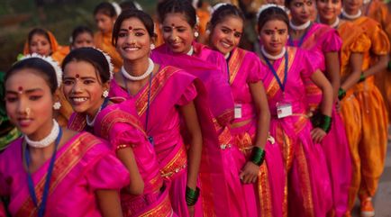 De ce femeile indiene poartă enciclopedia pentru copiii saris