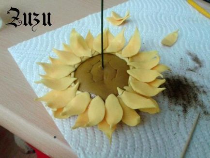 Floarea-soarelui din masticul de zahăr pentru decorarea tortului 3d