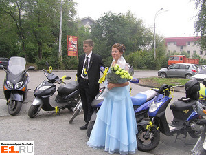 Utilizatorii portalului și-au sărbătorit nunta pe scutere