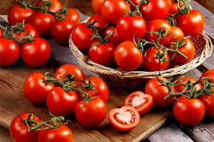Помідор, склад, корисні і шкідливі властивості помідора