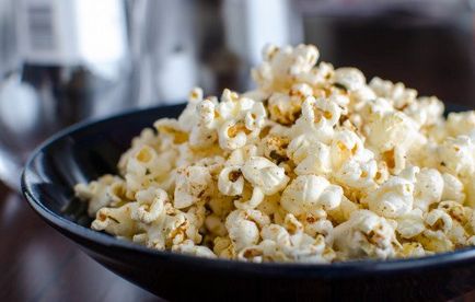Popcorn beneficia și rău, gătit popcorn de casă