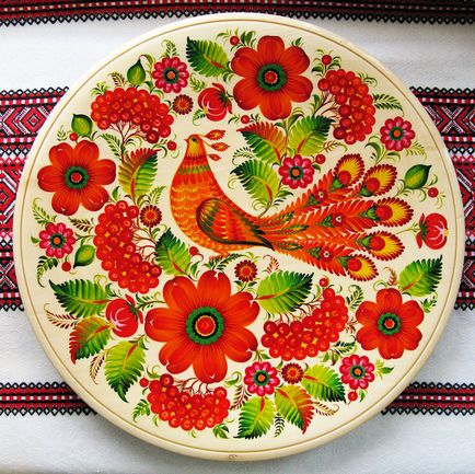 Étkészlet festett Khokhloma fa és üveg, arany orosz mintákat és díszítéseket a lemezeket, és (festett) Étkészlet festett Khokhloma fa és üveg, arany orosz mintákat és díszítéseket a lemezeket, és