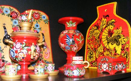 Vase de bucătărie cu pictură Khokhloma din lemn și sticlă, modele de aur și ornamente de aur pe plăci și