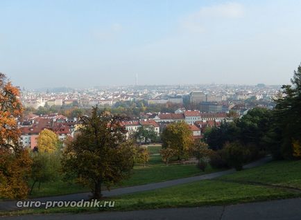 Прага пагорб Петршин як дістатися пішки або фунікулером