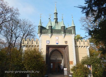 Прага пагорб Петршин як дістатися пішки або фунікулером