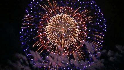 Vânzarea de focuri de artificii și salutul ca câștiguri