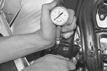Перевірка тиску в системі живлення двигуна - система харчування - автомобілі lada (ваз) -