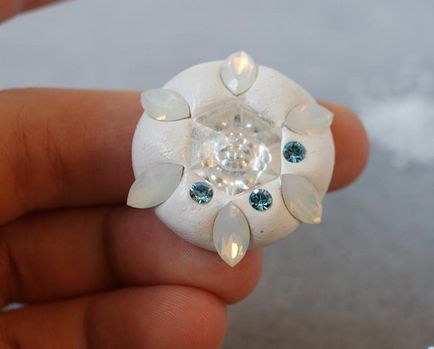 Gombok és bross berakott Swarovski kristályokkal