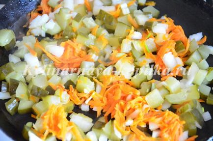 Розсольник з рисом і солоними огірками рецепт з фото