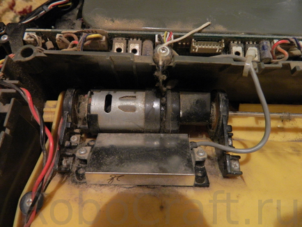 Dezasamblam aspiratorul robot irobot roomba sage 4110 (multe fotografii)