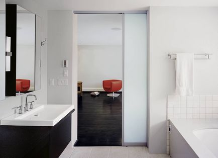 Розсувні двері у ванну - види і особливості