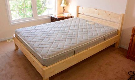 Dimensiunea 1, 5 înălțimea patului în dormitor, lățimea podelei, lățimea patului, un pat și jumătate