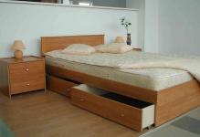 Dimensiunea 1, 5 înălțimea patului în dormitor, lățimea podelei, lățimea patului, un pat și jumătate