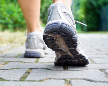 Învățați fizic regulat pe o plimbare sau învățați cum să mergeți în mod corespunzător