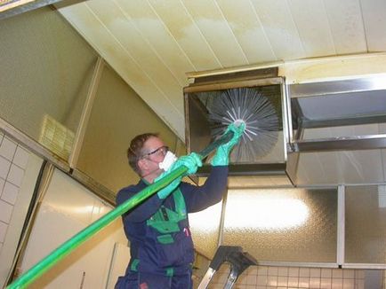 Repararea sistemelor de ventilație în motive de apartament, inspecție și curățare