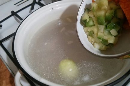 Рецепт курячий суп із зеленим горошком покроковий з фотографіями