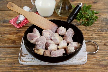 Рецепт приготування в духовці свинини в молоці