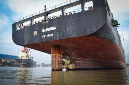 Ru ca navele dezmembrate în Bangladesh - terraoko - lumea cu ochii tăi