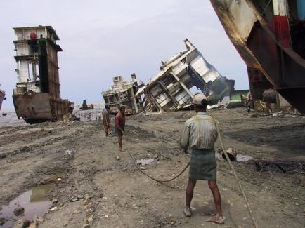 Ru ca navele dezmembrate în Bangladesh - terraoko - lumea cu ochii tăi