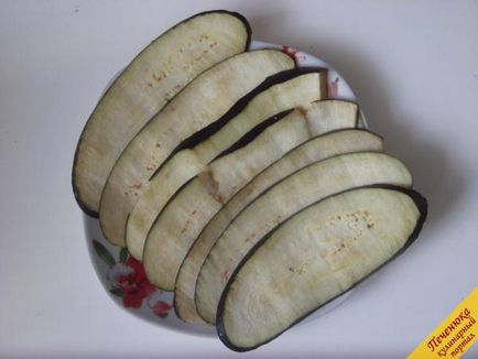 Padlizsán tekercs kolbász és paradicsom (lépésről lépésre recept fotók)